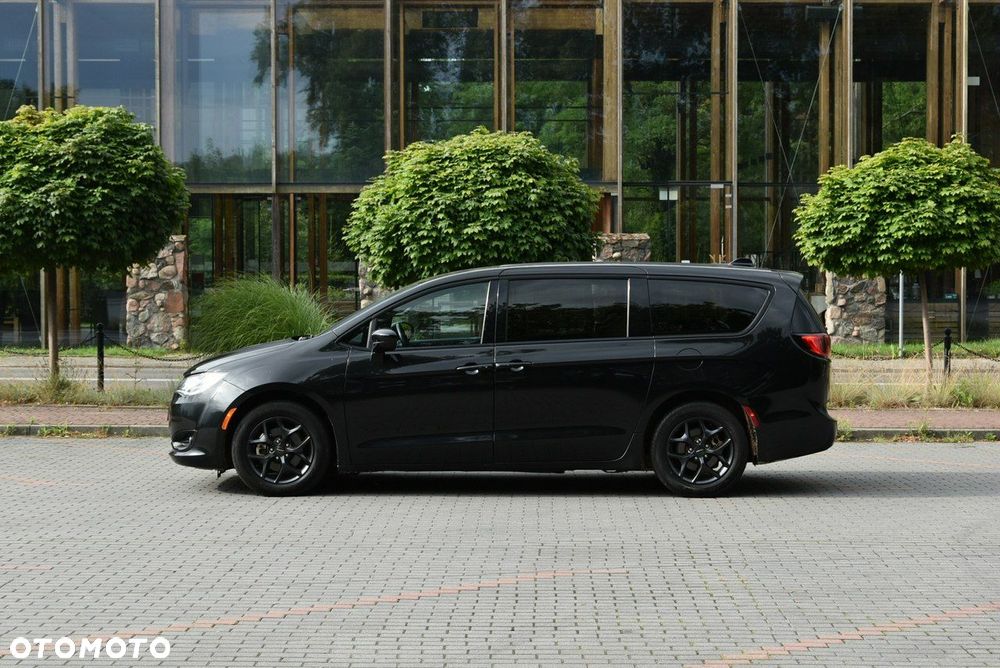 Chrysler Pacifica - 4