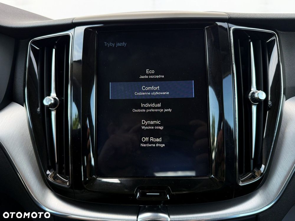 Volvo XC 60 T4 Momentum Pro - 25