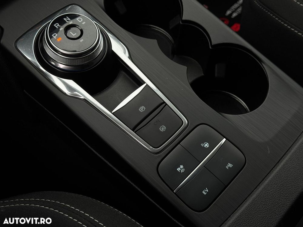 Ford Kuga - 28