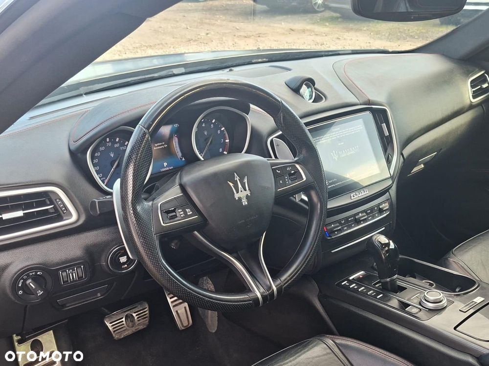 Maserati Ghibli GranSport - 16