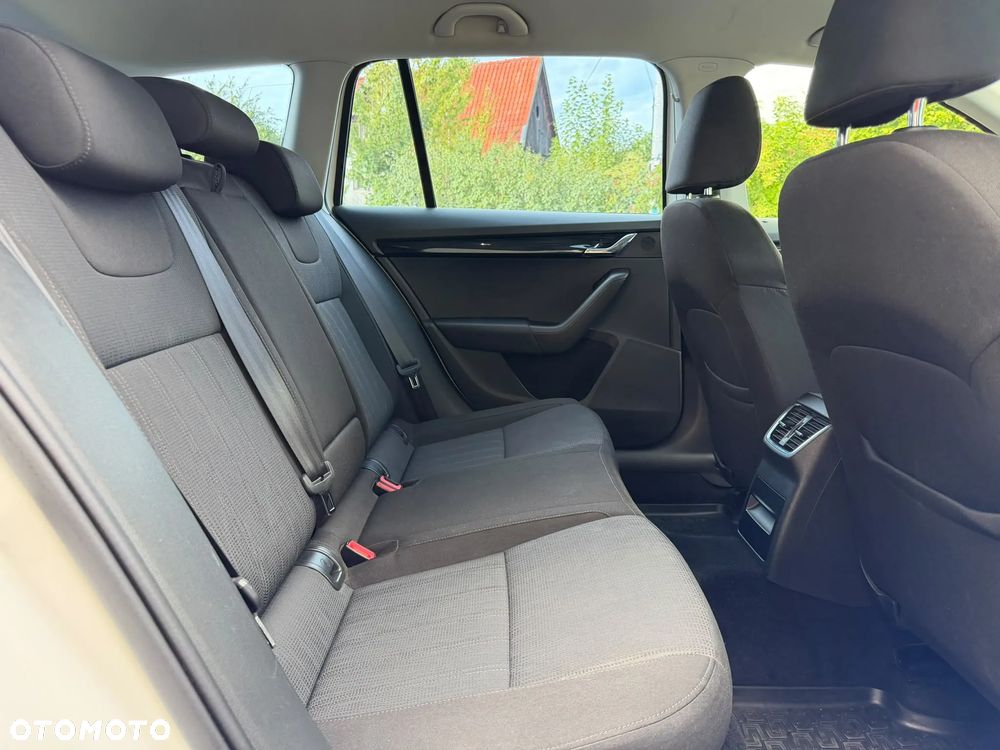 Skoda Octavia 2.0 TDI Style DSG - 14