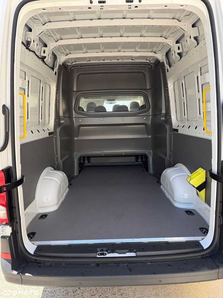 Volkswagen Crafter 35 2.0 TDI L3H3 3640 140 KM - 3
