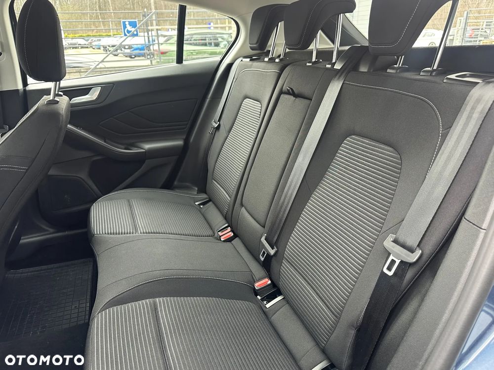 Ford Focus 1.0 EcoBoost Titanium X - 28