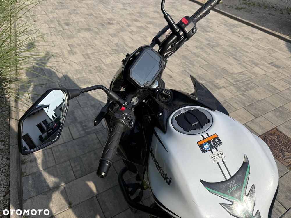Kawasaki ER - 8