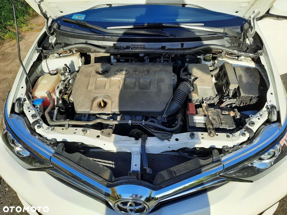 Toyota Auris 1.6 Premium - 4