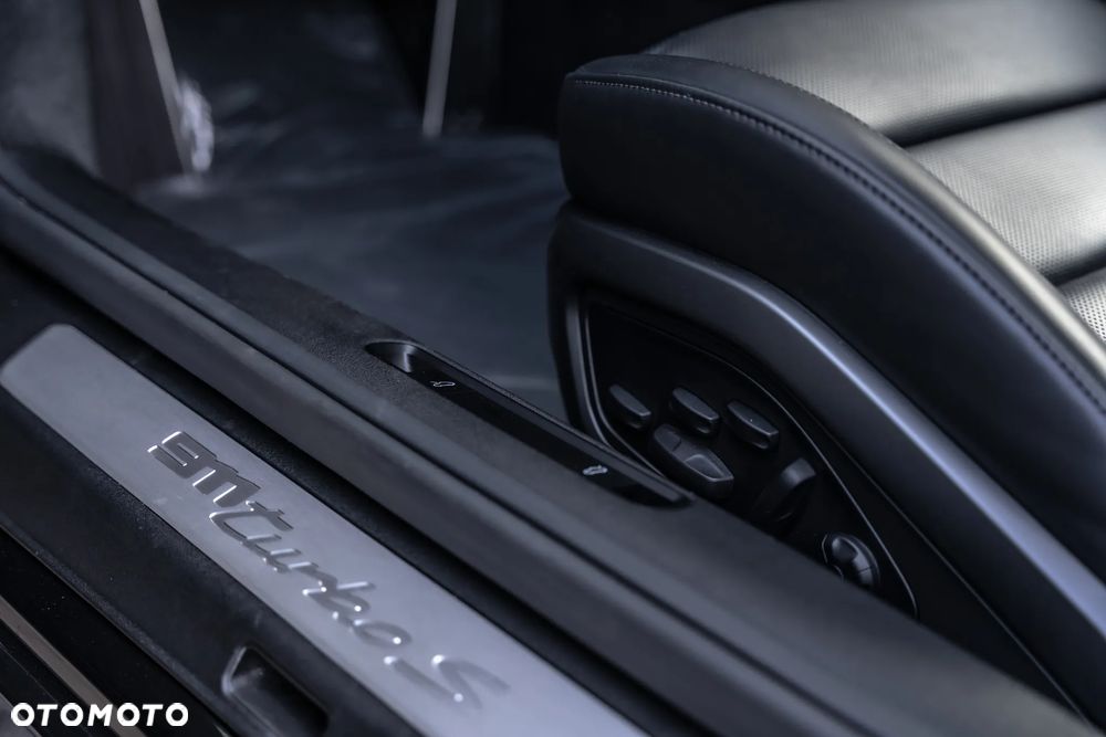 Porsche 911 Turbo S - 25