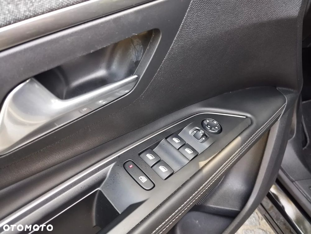 Peugeot 5008 1.5 BlueHDi Active S&S EAT8 - 20