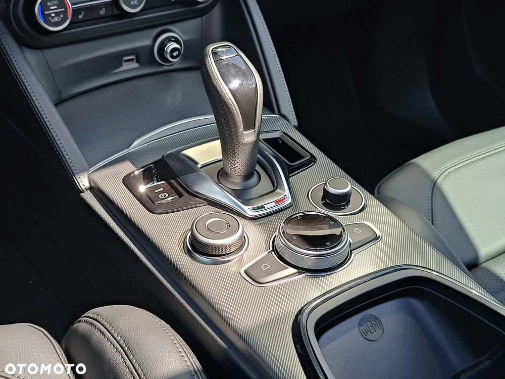 Alfa Romeo Stelvio 2.0 Turbo Veloce Q4 - 17