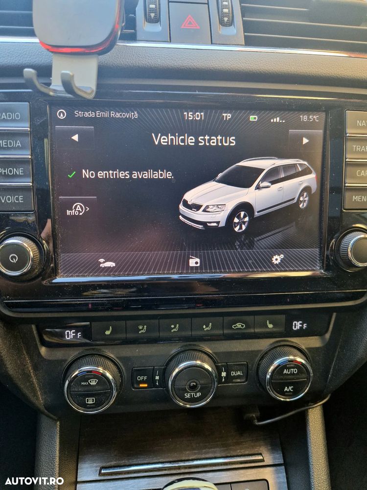Skoda Octavia Combi 2.0 TDI 4x4 DSG Scout - 24