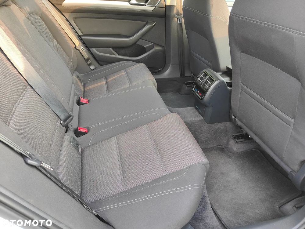 Volkswagen Passat 2.0 TDI BMT Comfortline - 17