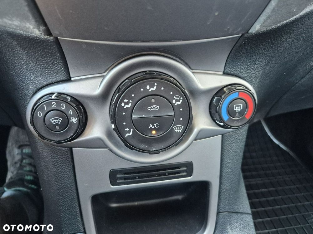 Ford Fiesta 1.25 Ghia EU5 - 22
