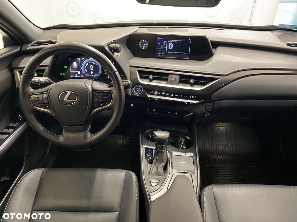 Lexus UX - 12