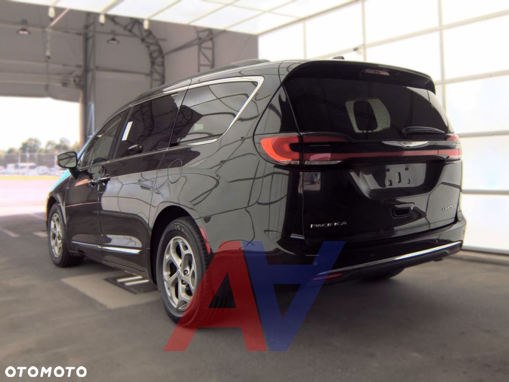 Chrysler Pacifica - 4