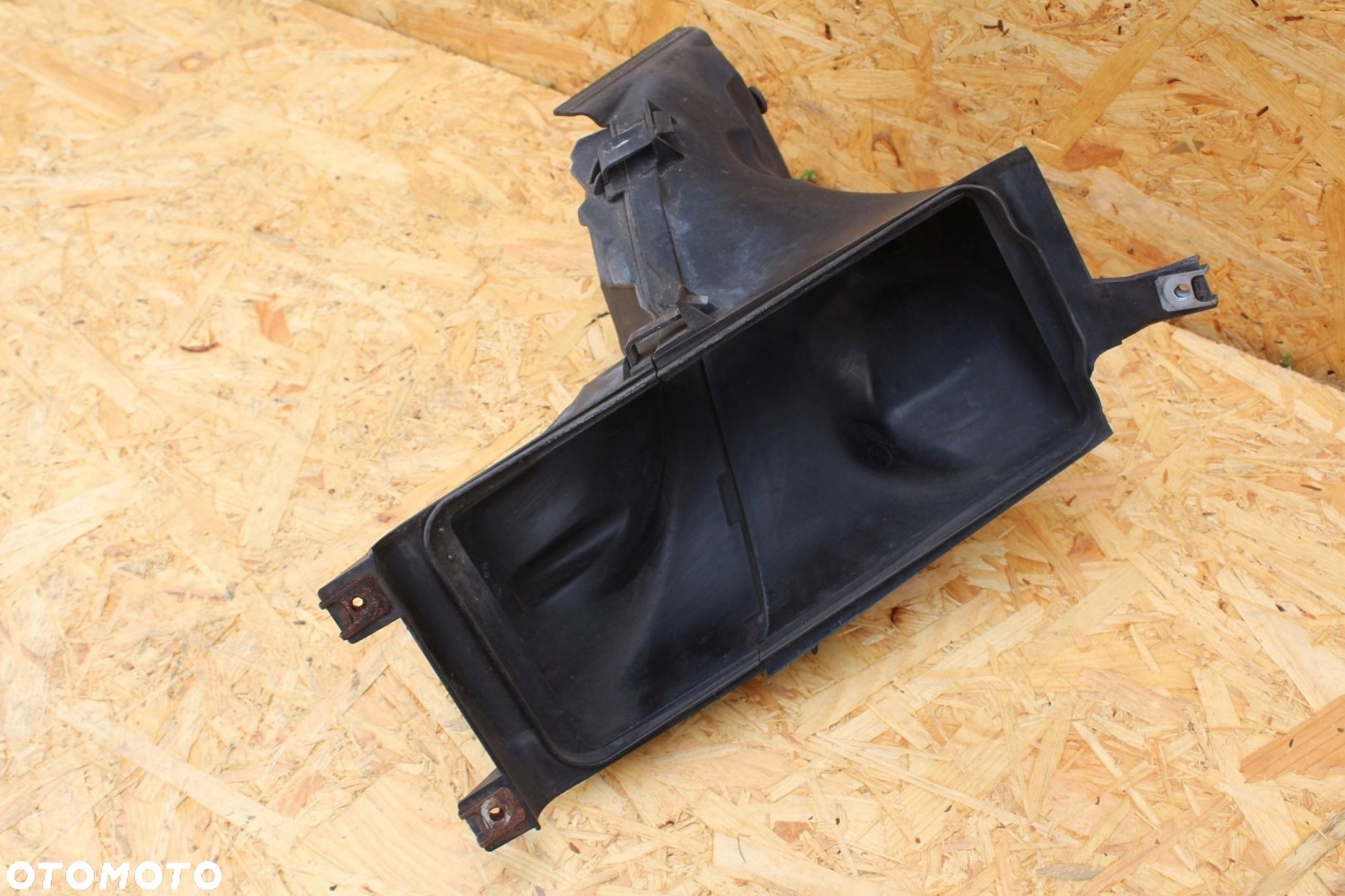 Wloty powietrza kanał BMW e90 e91 335i 7162272 - 1