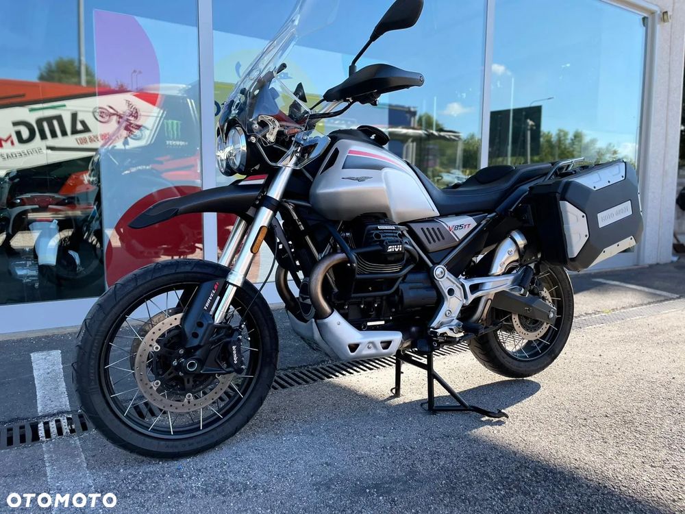 Moto Guzzi V85 - 4