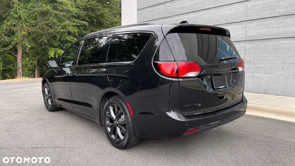 Chrysler Pacifica - 6