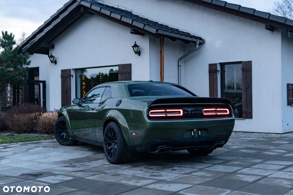 Dodge Challenger - 4