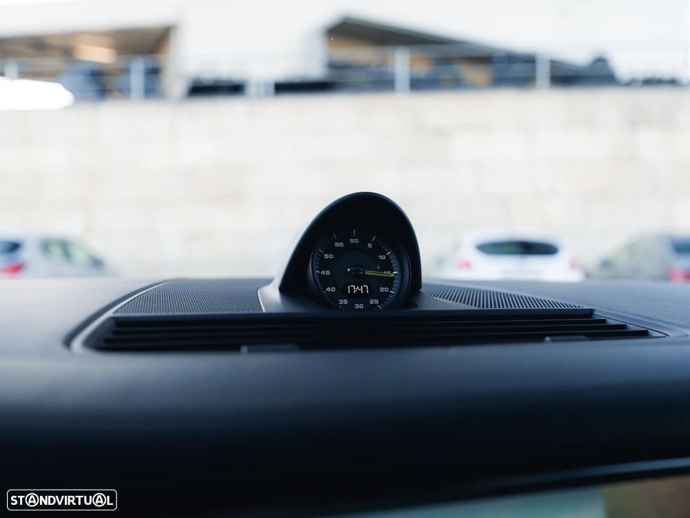 Porsche Panamera 4 E-Hybrid - 24