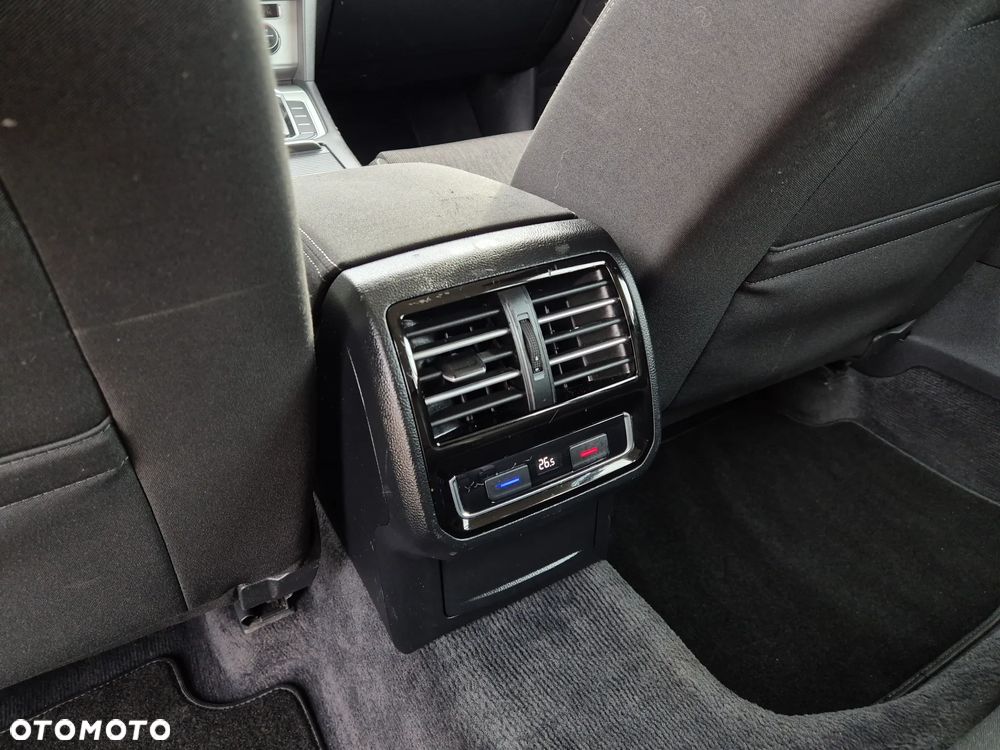 Volkswagen Passat - 18