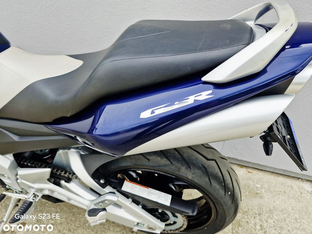 Suzuki GSR - 25