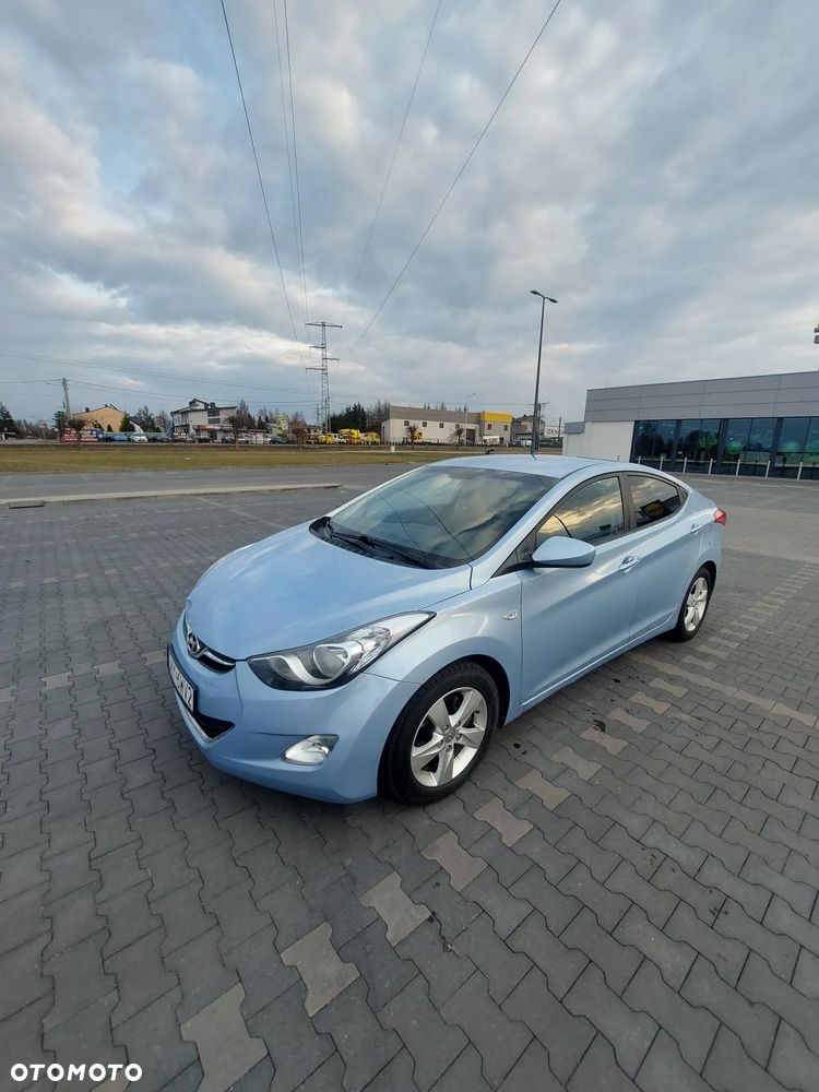 Hyundai Elantra 1.6 Classic + - 2