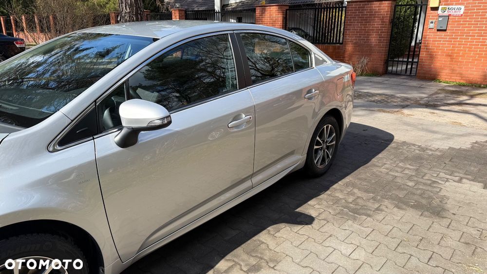 Toyota Avensis 1.8 Sol - 17