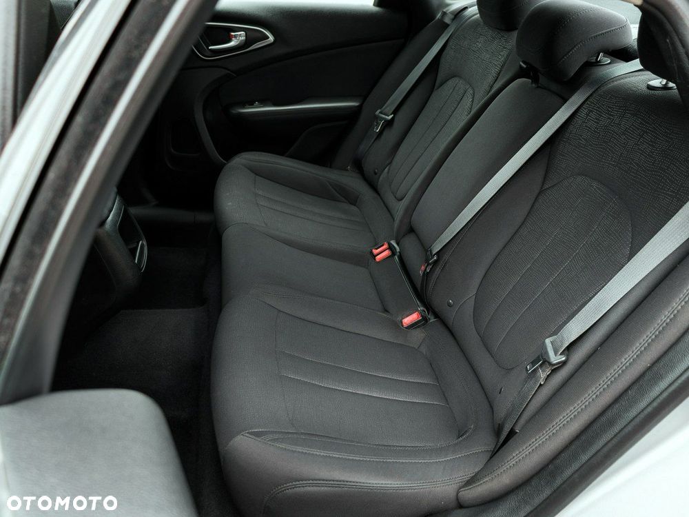 Chrysler 200 - 18