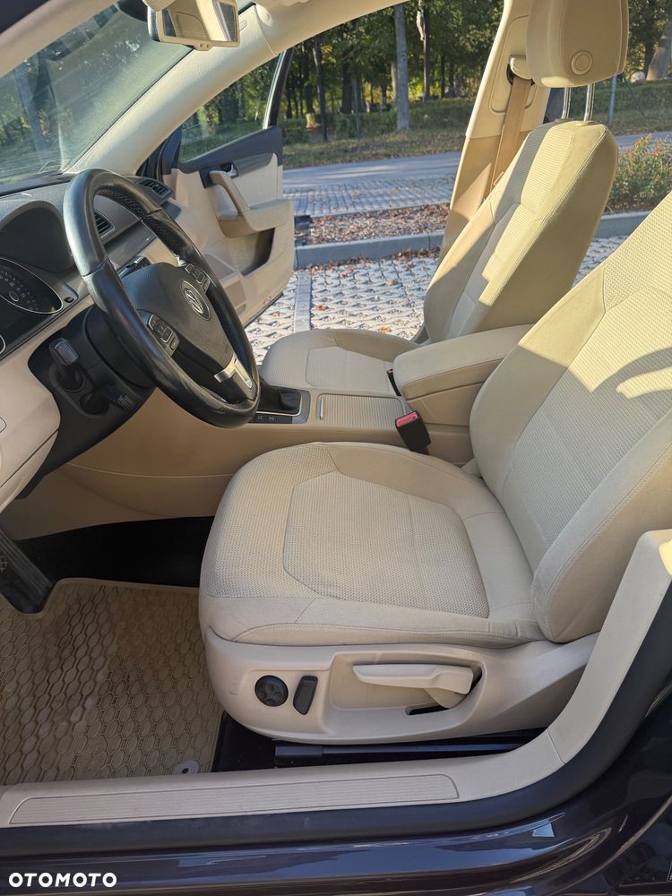 Volkswagen Passat - 14