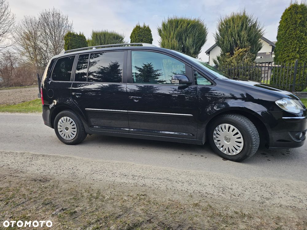 Volkswagen Touran 2.0 TDI DPF Highline - 23