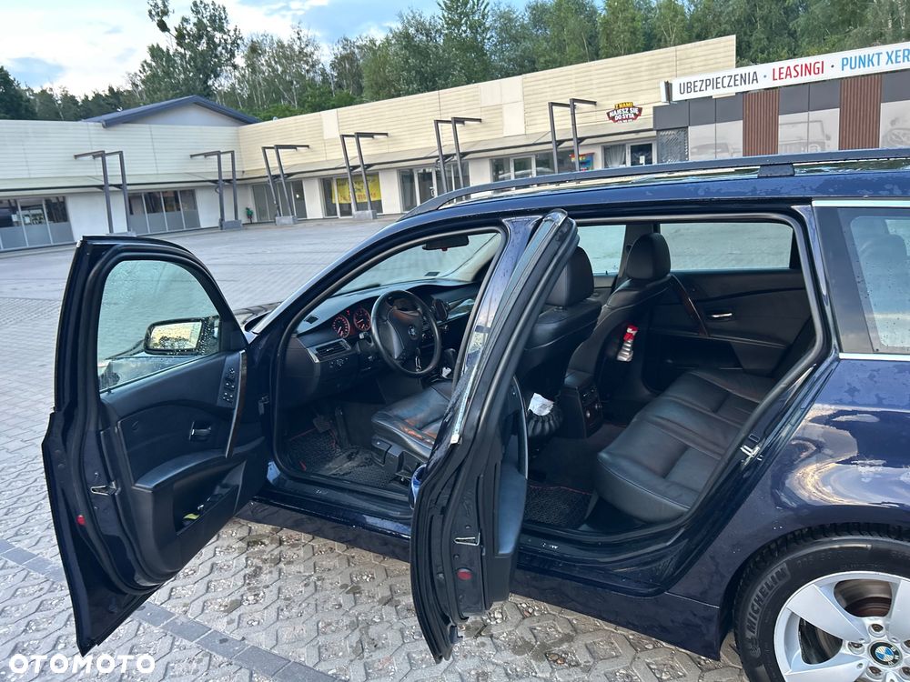 BMW Seria 5 525d - 27