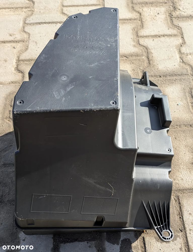 Głośnik subwoofer Tesla Y 2022r. - 4