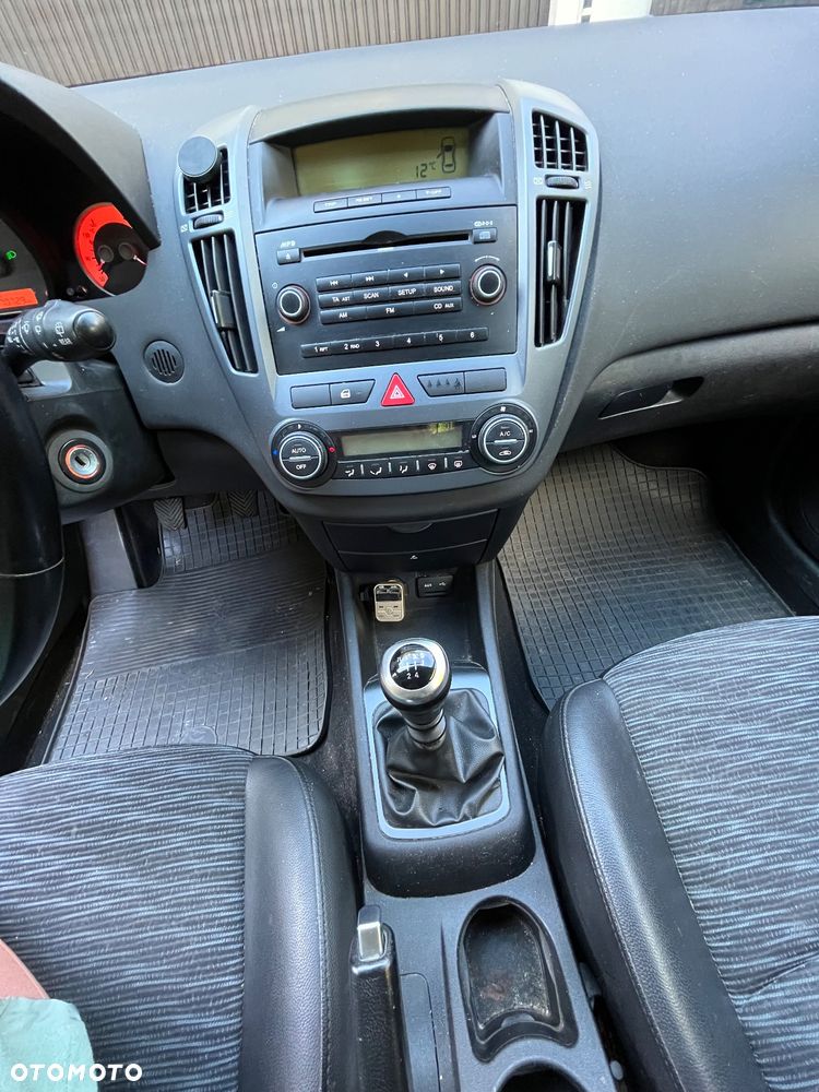 Kia Ceed - 10