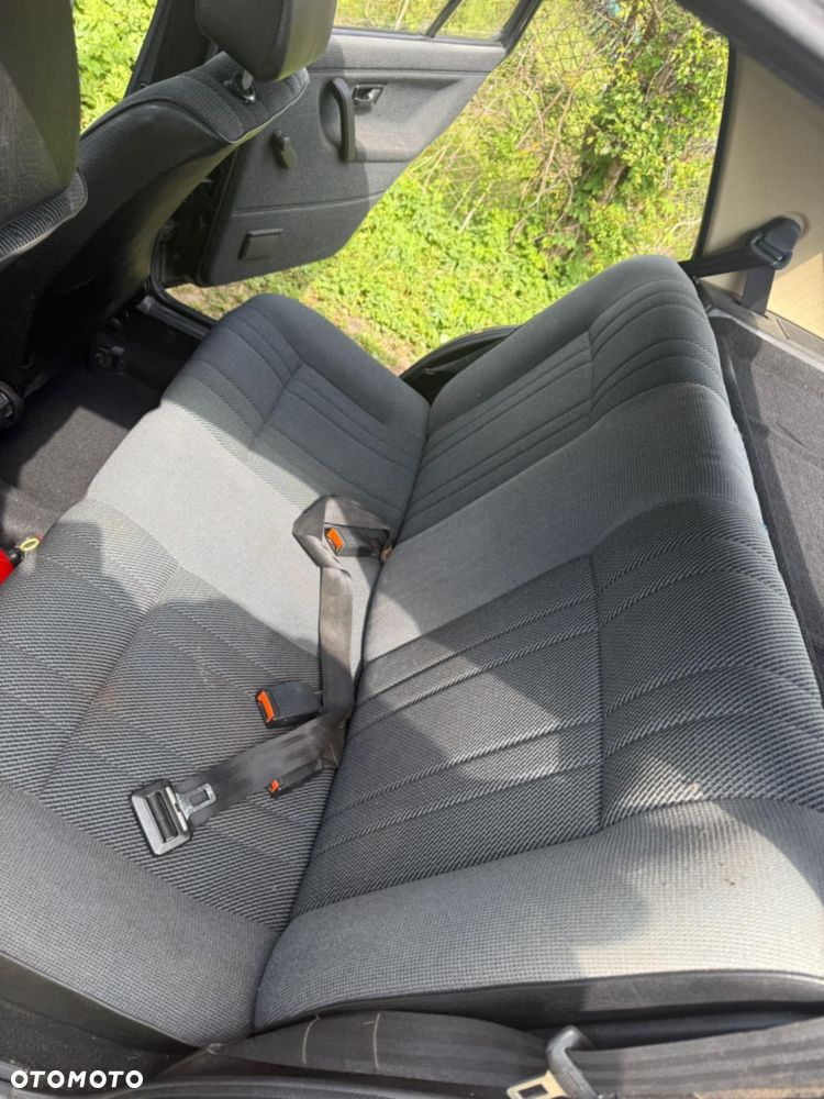 Volkswagen Golf 1.6 CL - 7