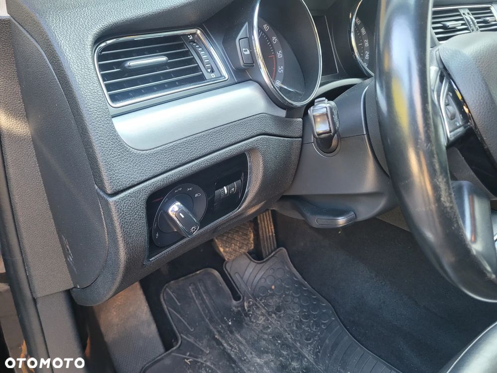 Skoda Superb 2.0 TDI Green tec DSG Elegance - 26