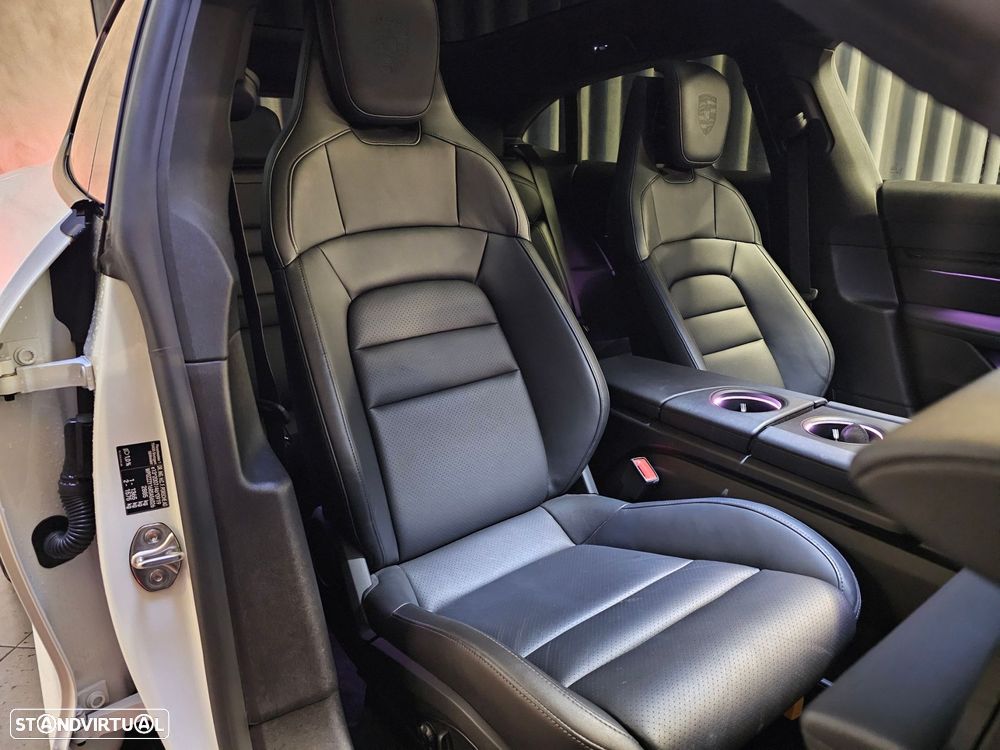 Porsche Taycan Cross Turismo 4 - 19