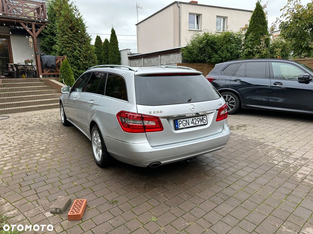 Mercedes-Benz Klasa E 250 CGI BlueEffICIENCY Avantgarde - 4