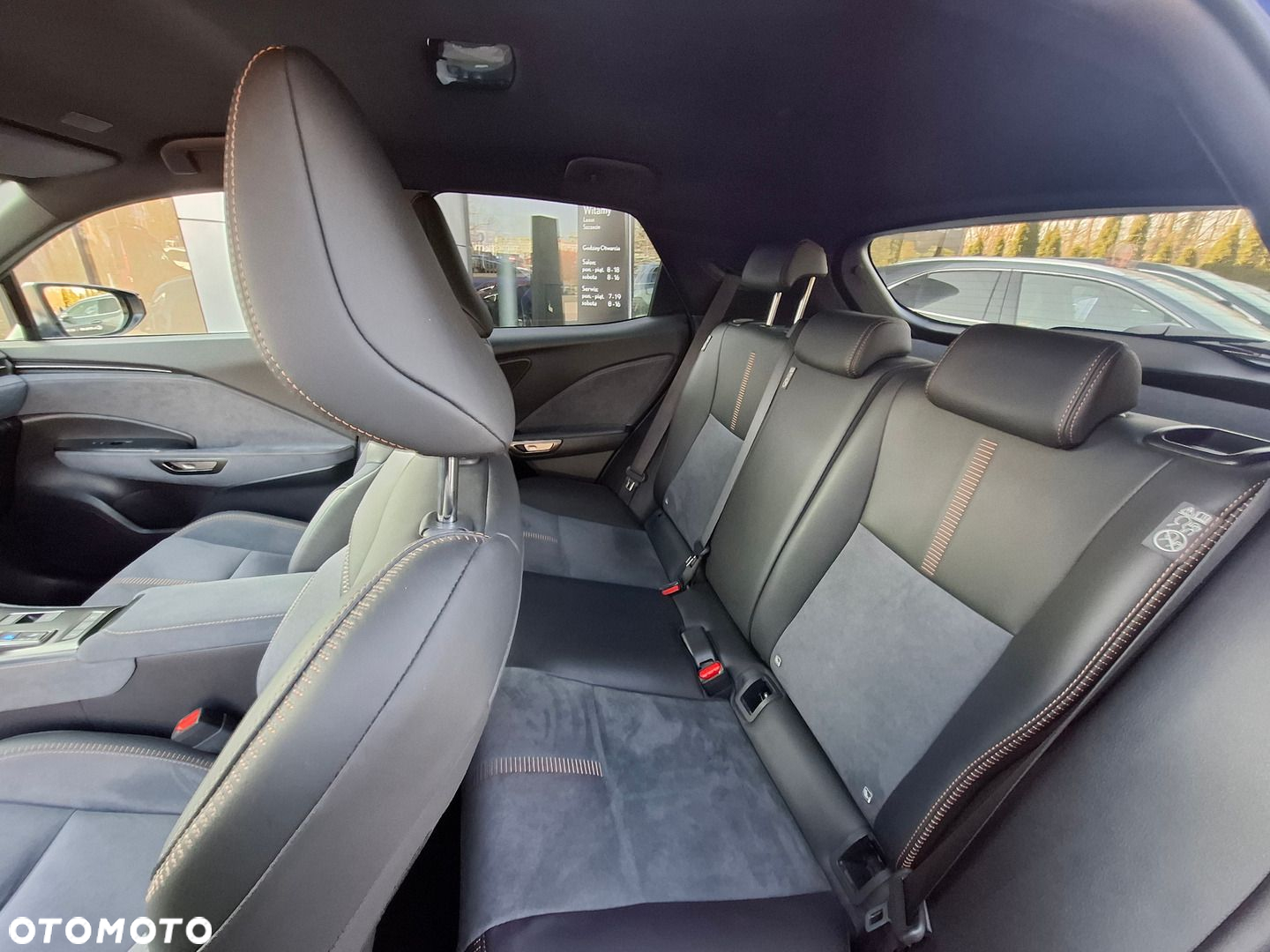 Lexus LBX 1.5 Hybrid Cool - 16
