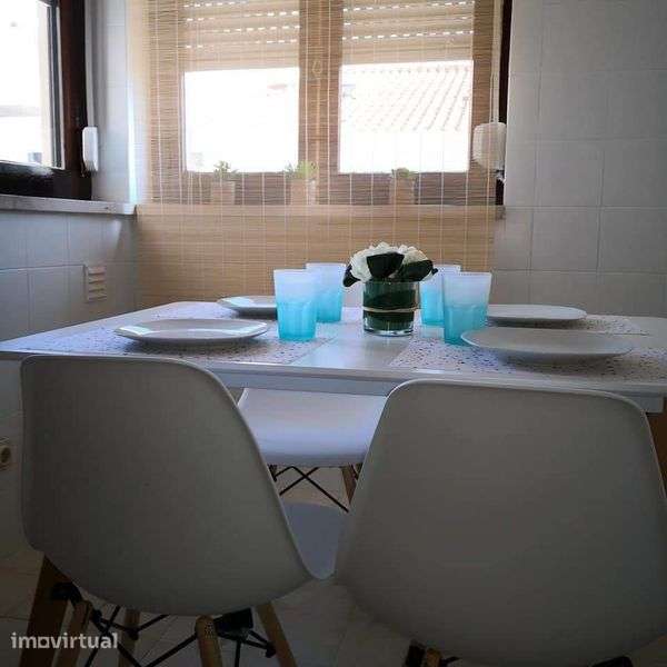 Apartamento T2 com garagem e elevador para arrendamento anual - Grande imagem: 2/6
