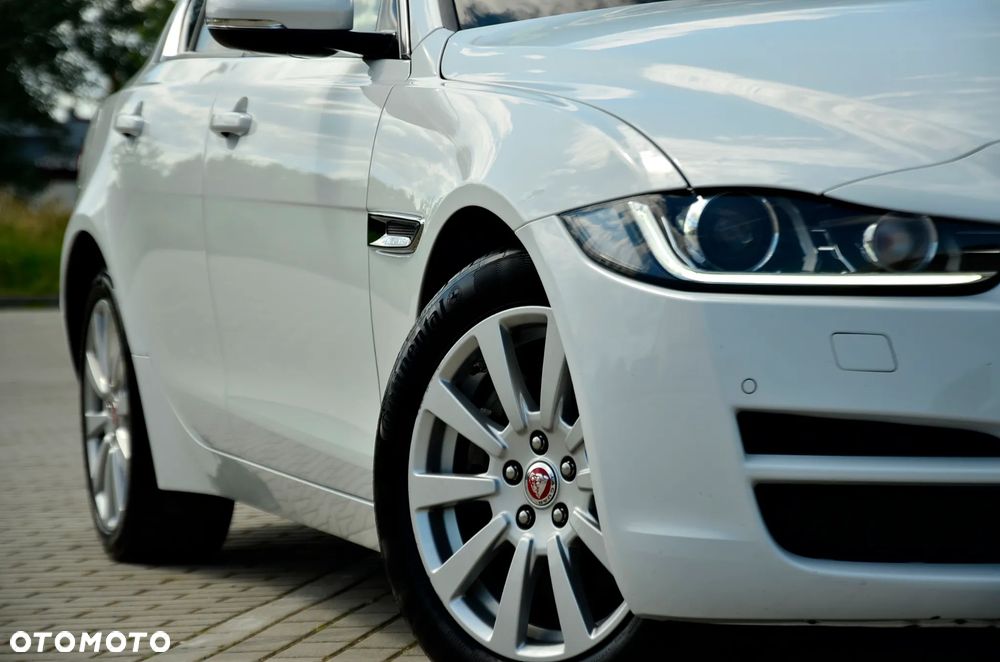 Jaguar XE 2.0 D Prestige - 17