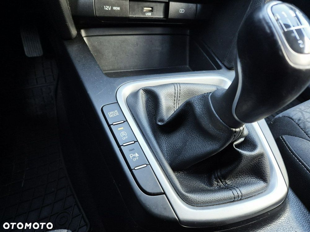 Kia Ceed 1.6 CRDi mHEV M - 32