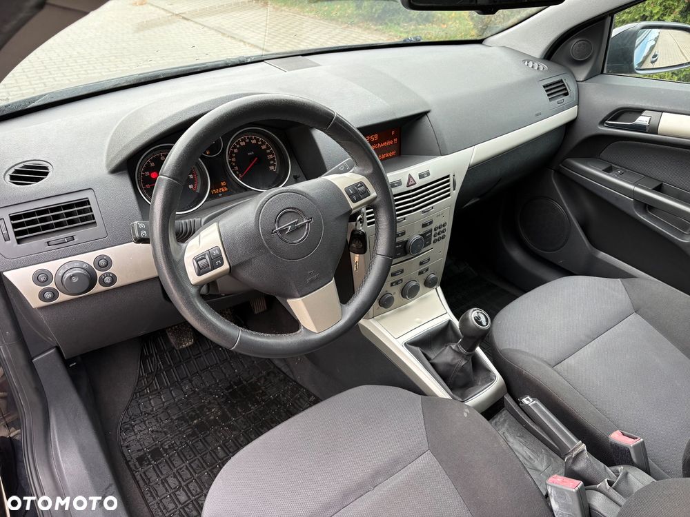 Opel Astra GTC 1.6 - 9