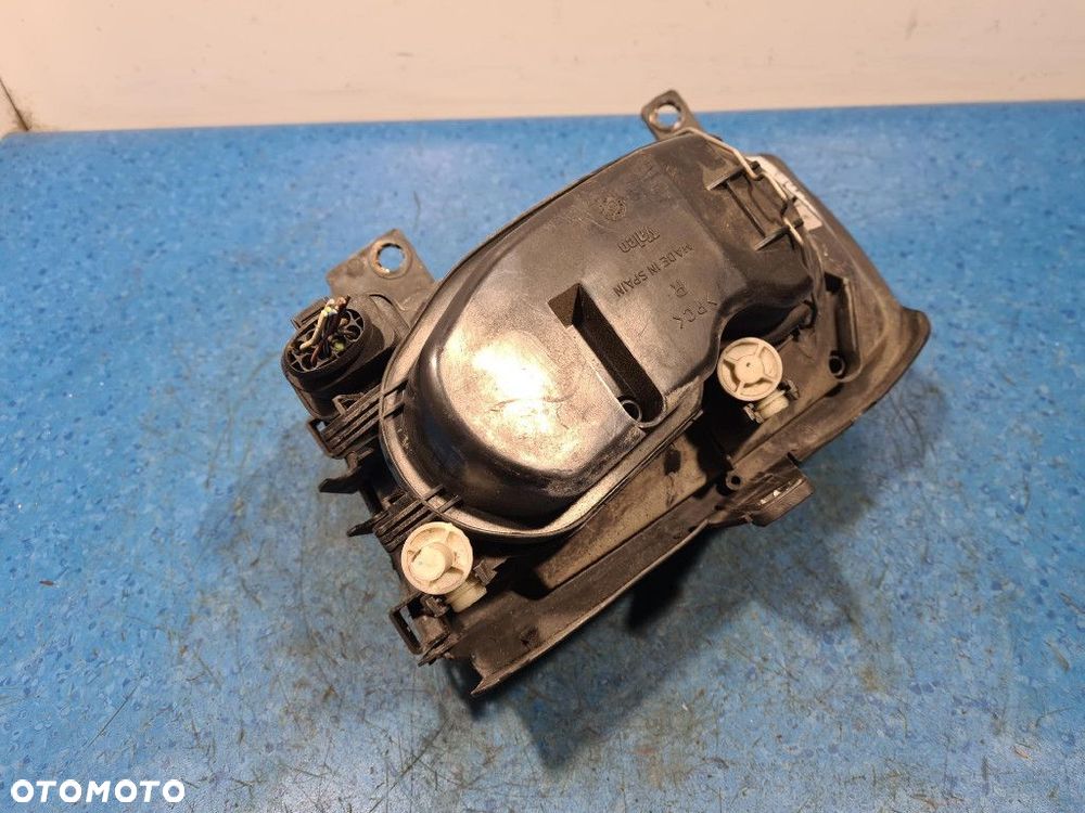 VOLKSWAGEN POLO III 6N2 REFLEKTOR PRAWY - 12