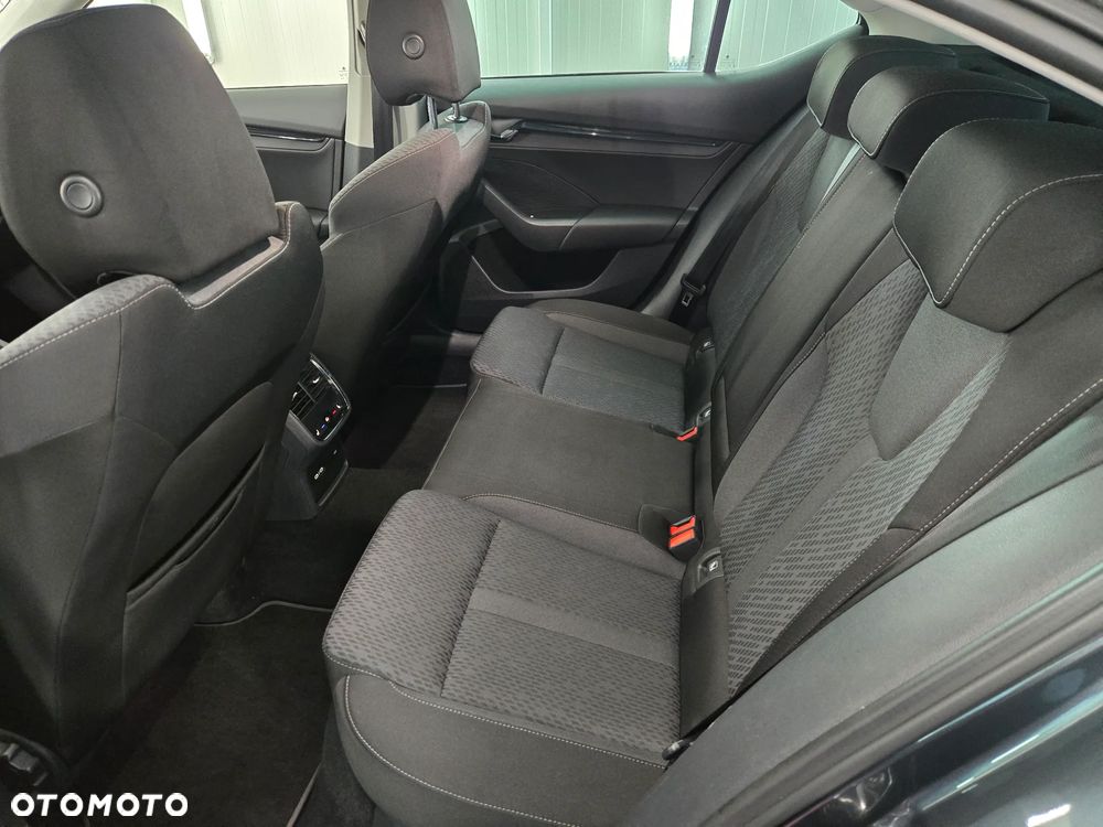 Skoda Octavia 2.0 TDI DSG Clever - 23