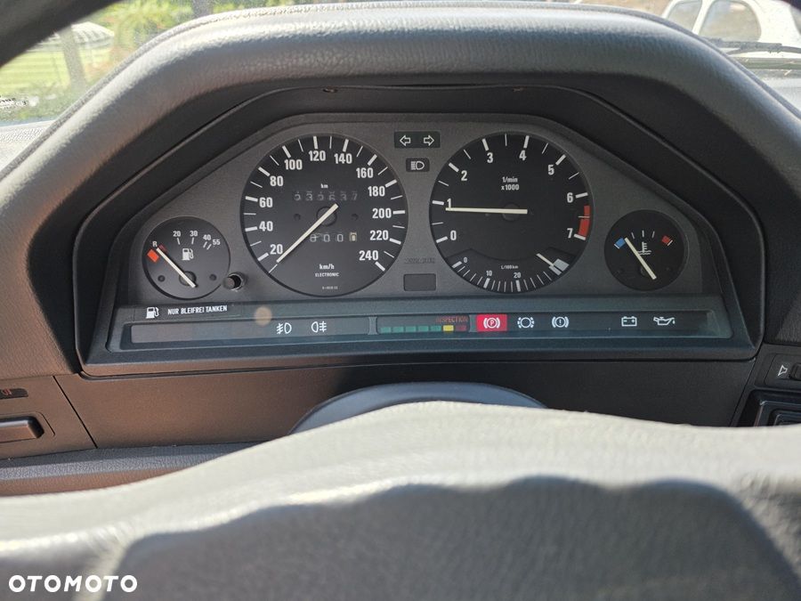 BMW Seria 3 318i - 9