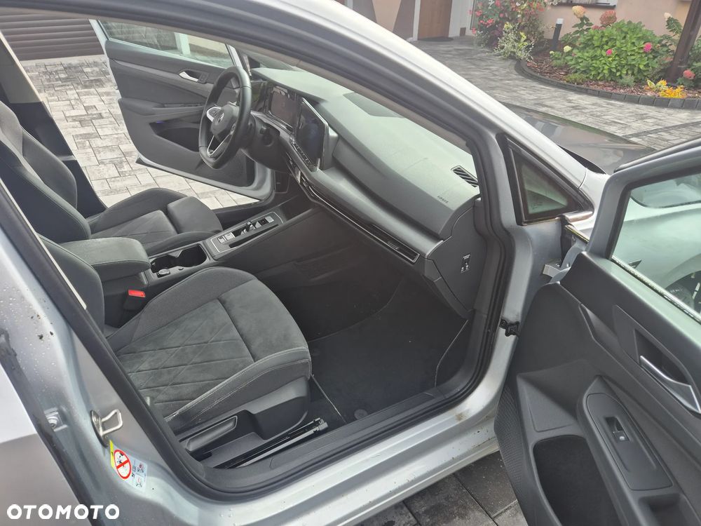 Volkswagen Golf - 8