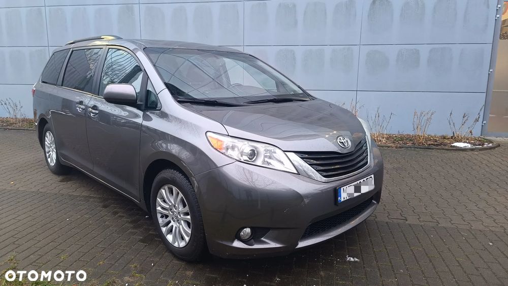 Toyota Sienna - 2