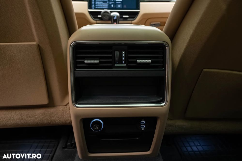 Porsche Cayenne - 40