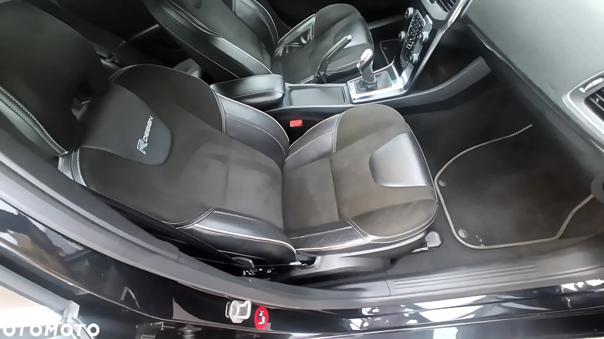 Volvo V40 D2 R-Design - 8