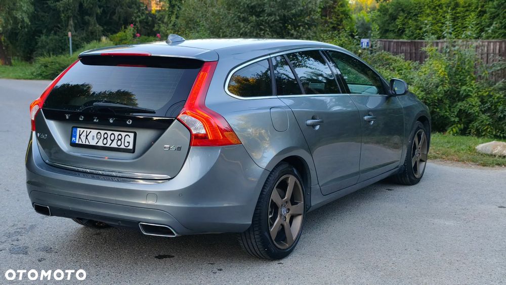 Volvo V60 D6 AWD Plug-in Hybrid Summum - 9