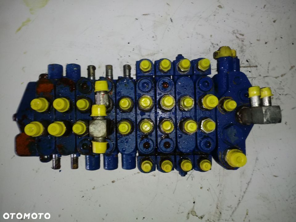 Rozdzielacz hydrauliczny Yanmar DSI 12033 0720 SV15 9 Sekcji - 1